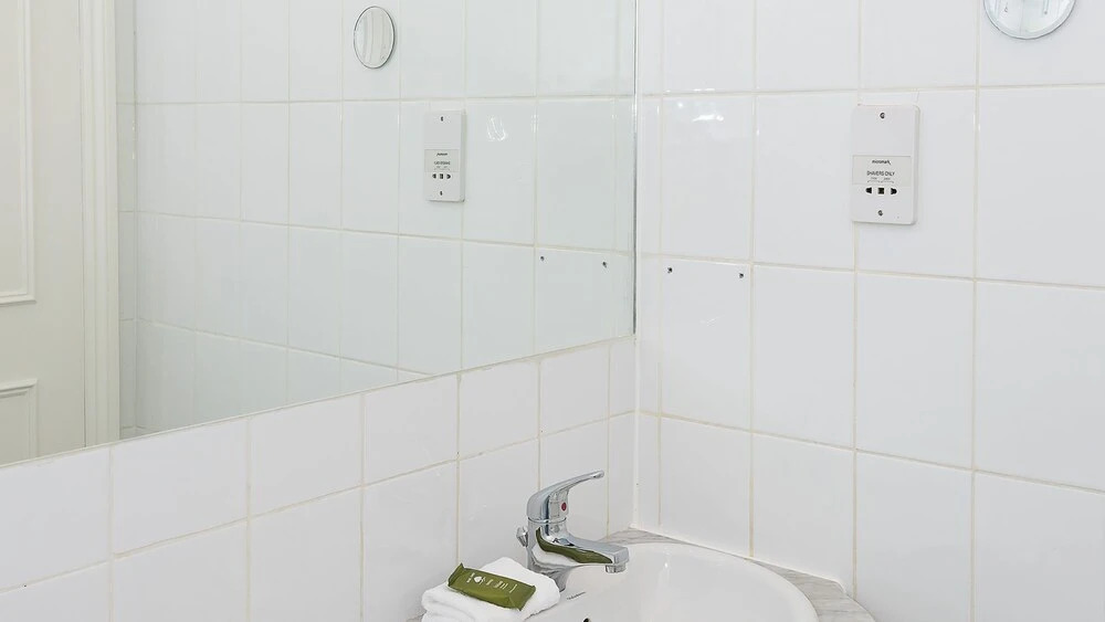Traditional, Warm 1BR Flat in Maida Vale