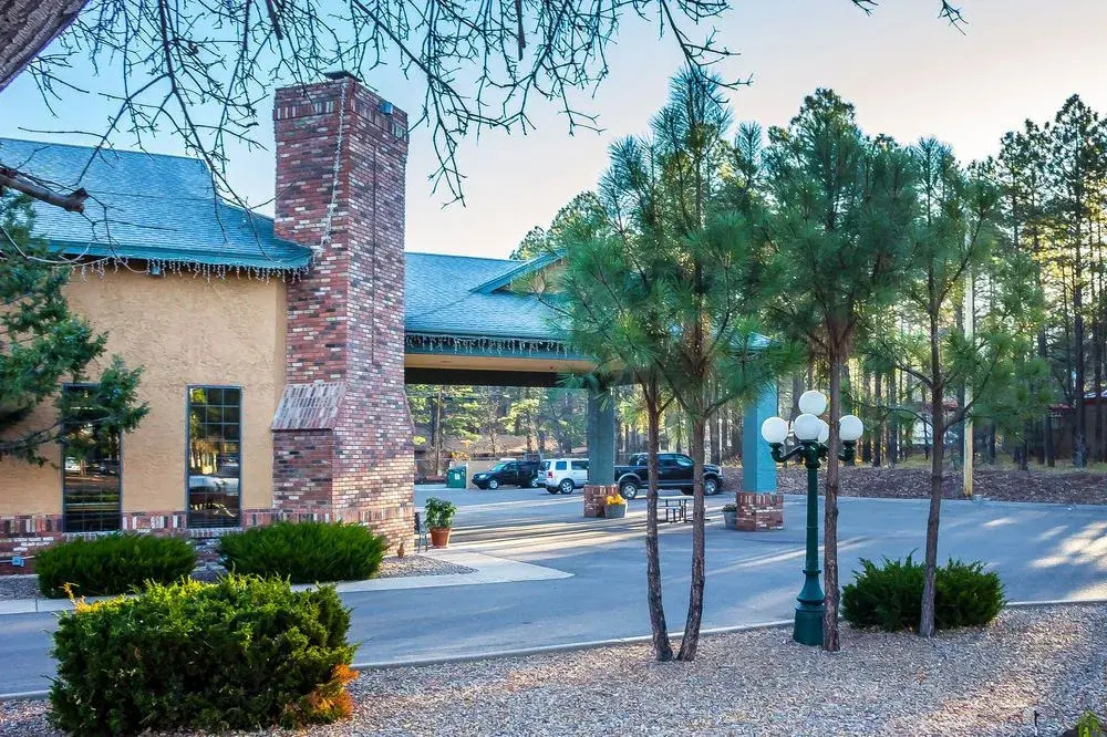 Woodland Inn & Suites