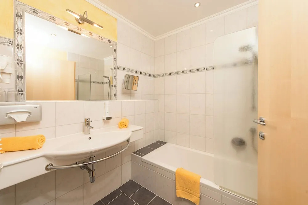 Hotel Astrid mit Panoramapool & inklusive JokerCard