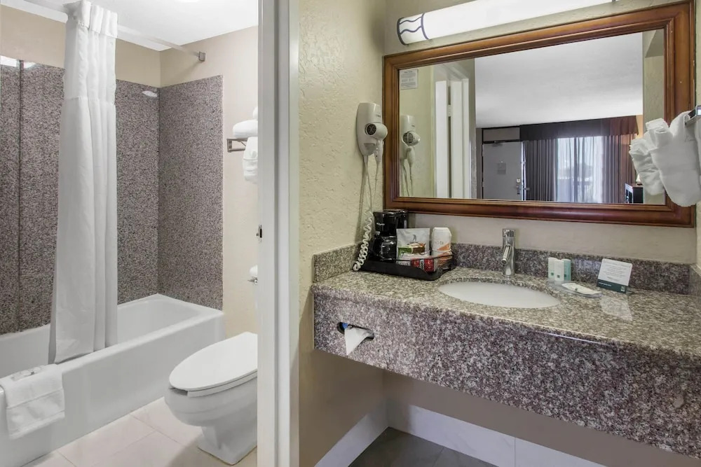 Clarion Hotel & Conference Center Tampa