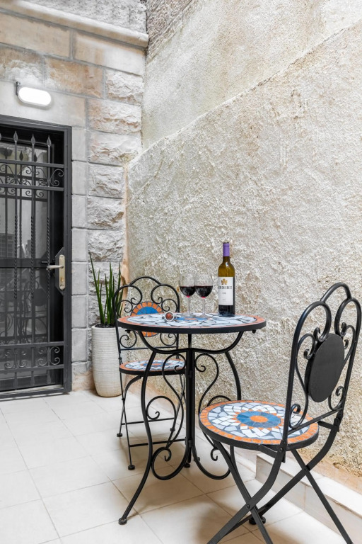 ALMA City Center Classical Apartments by HOMY