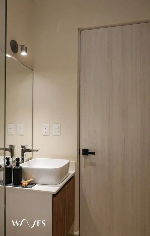 Room in Apartment - Exclusive Spacious 2 Bedroom Apartment With Private Pool and Top Amenities