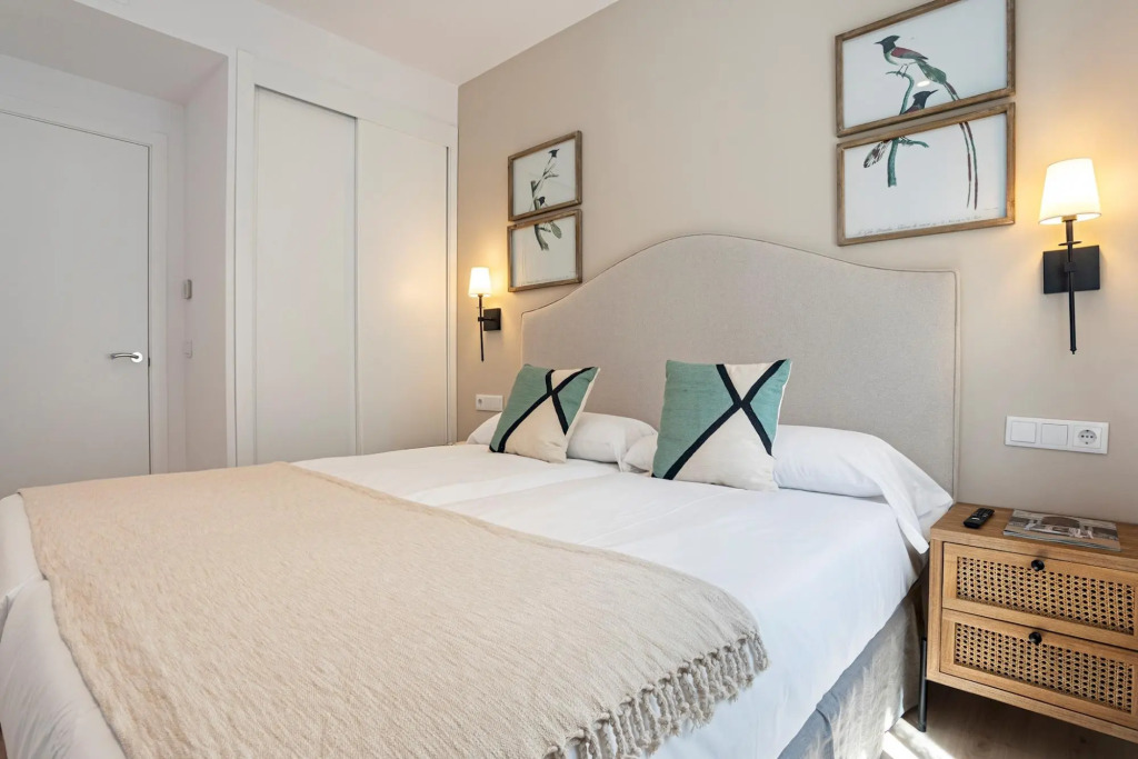 Spectacular 3BD Apartment in Santa Cruz Neighborhood Aire I
