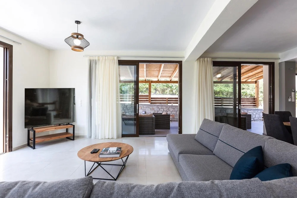 Villa Chnaris - Private Pool and Sauna