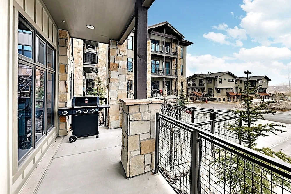 3793 Blackstone Drive Condo Unit 1G 2 Bedrooms 2.5 Bathrooms Condo