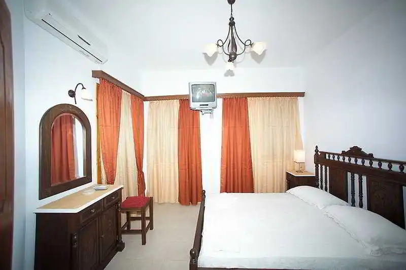 Kelenis Apartments