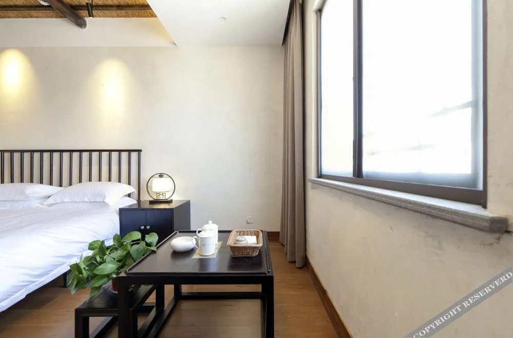 Wuzhen Ziye Musu Inn