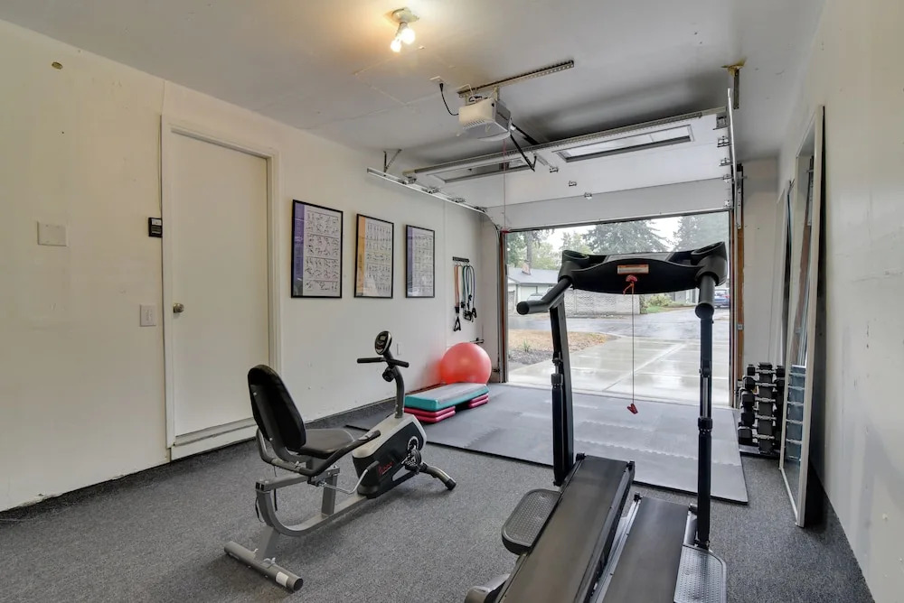 Lovely Vancouver Retreat w/ Home Gym!