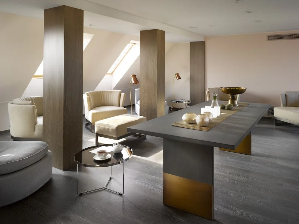 Old Town Square Residence by Emblem