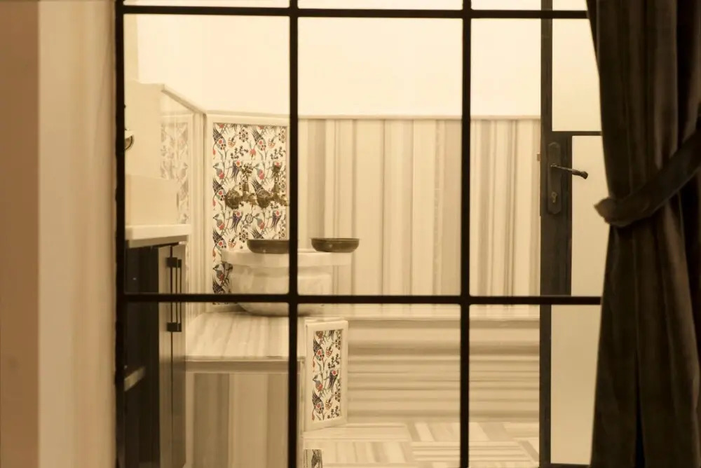 Flat With Turkish Hammam and Bar in Beyoglu
