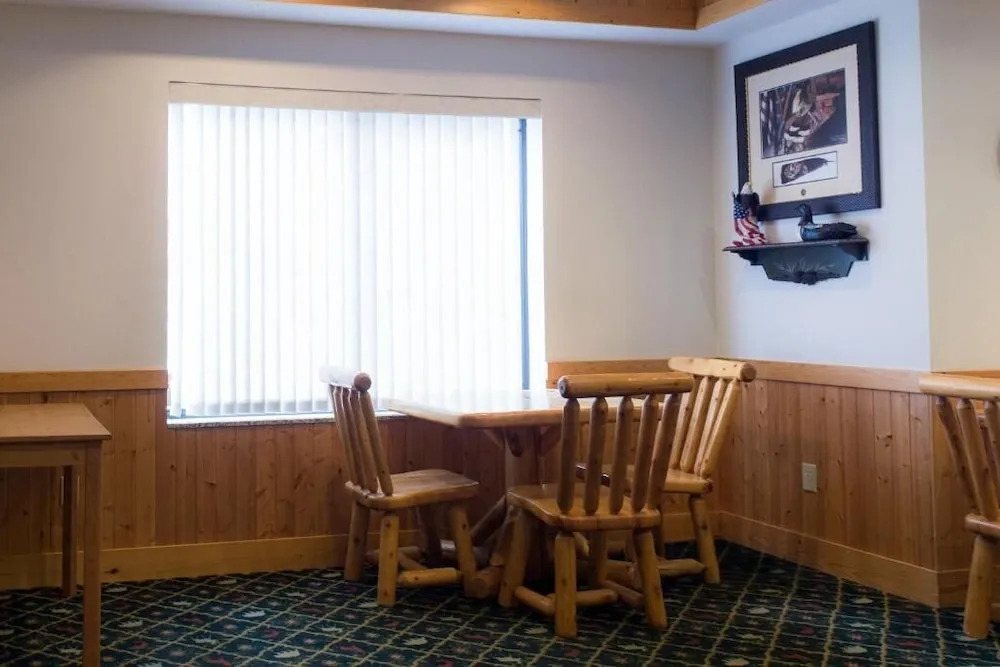 White Oak Inn & Suites