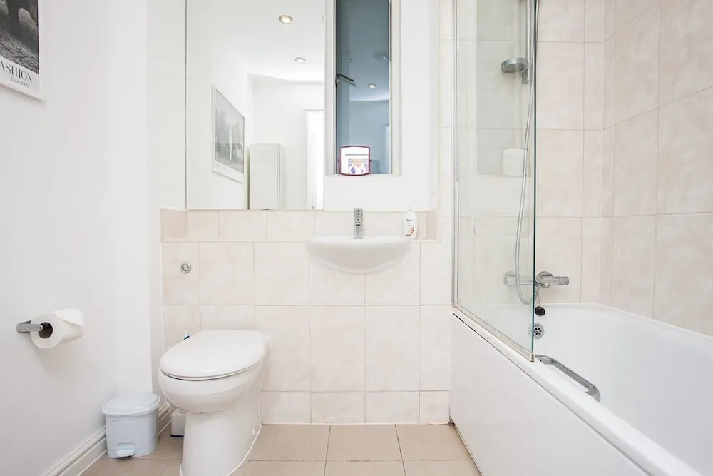 1 Bedroom Apartment Near Camberwell With Balcony