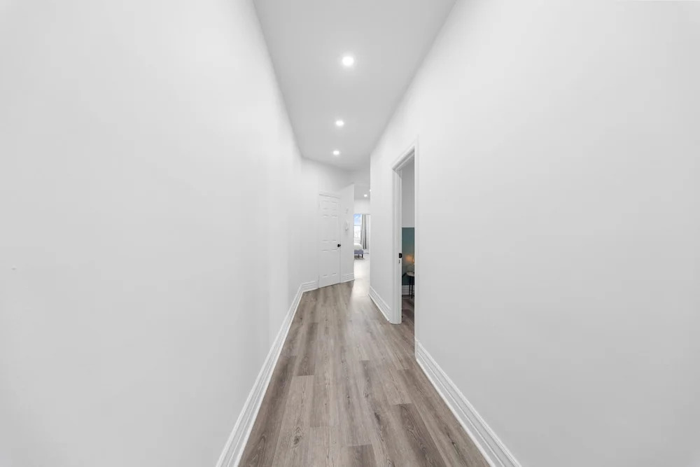 Spacious Renovated Apartment Sleeps 12