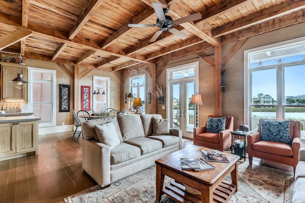 Sugar Shack 4 Bedroom Home by RedAwning