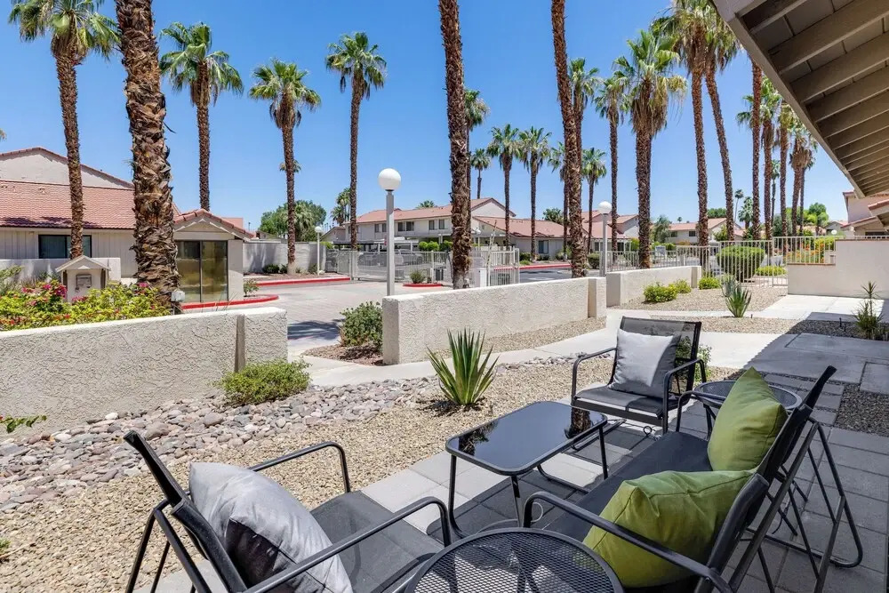 Palm Springs Abode w/ Pool Access, Near Golfing