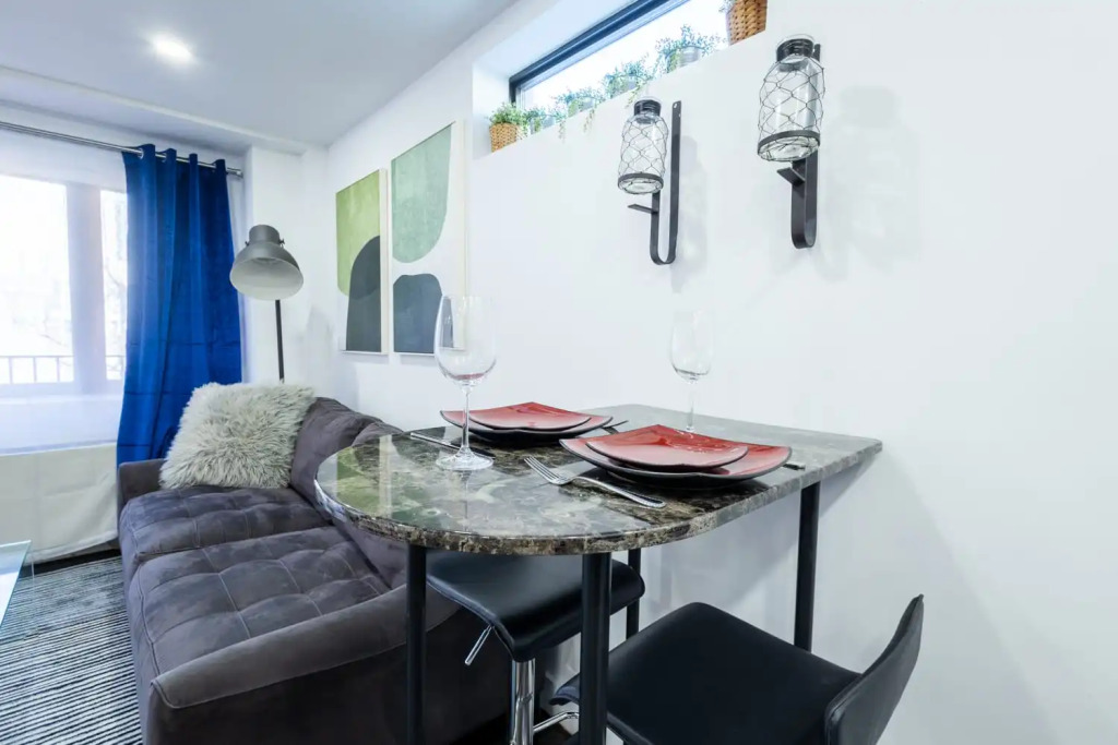809-5b Luxury Studio With a Private Balcony