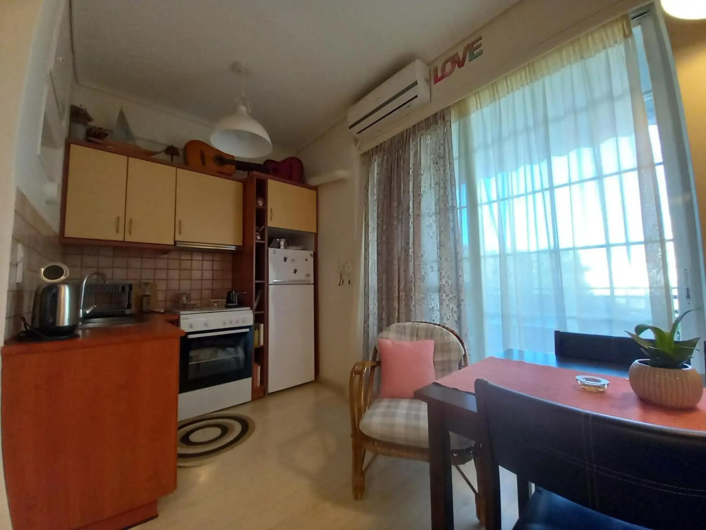Evie's apartment