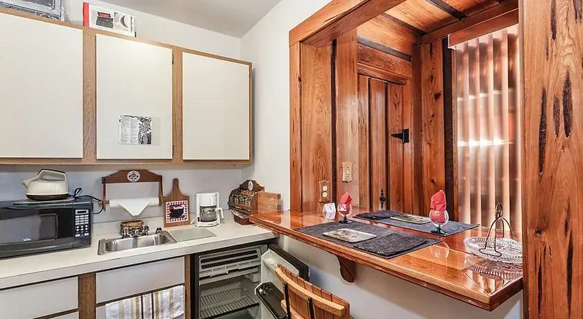 Garden Cottage Upper Level by Vacation Rental Pros