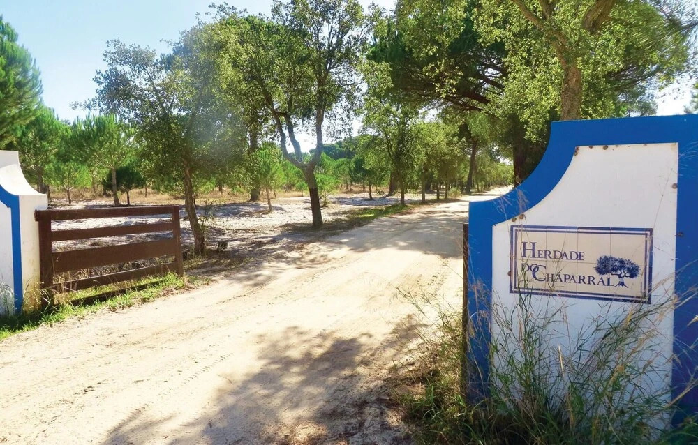 Beautiful Home in Grândola With Wifi and 4 Bedrooms