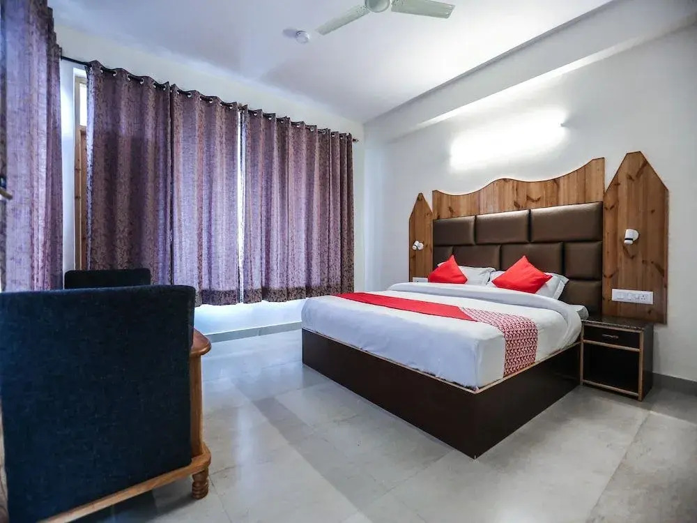 OYO 15074 Neha Regency