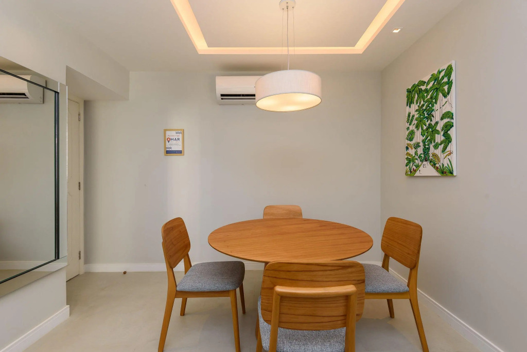 Apartamento No Leblon Com 3 Quartos | Gbc 260/301