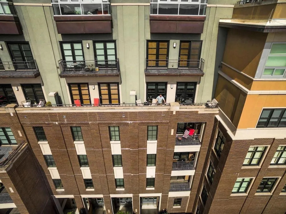The East View - Overlooks Downtown - Steps to Dickson