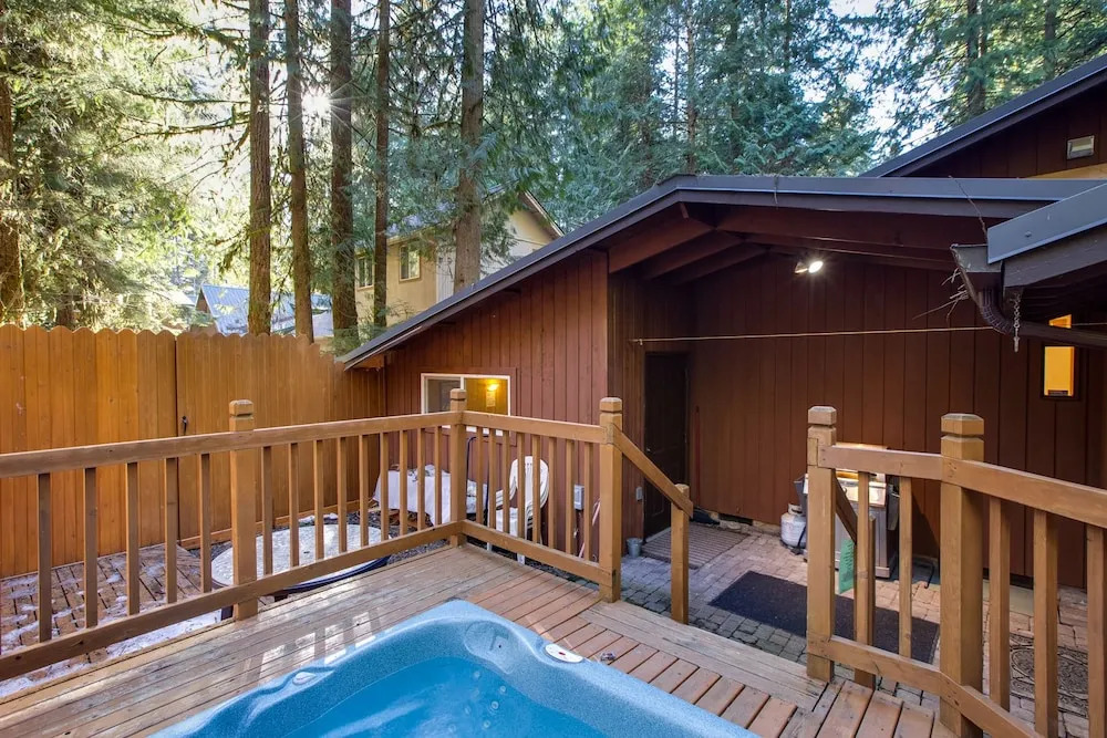 Mt. Baker Lodging Cabin 23 – Hot Tub, WiFi, Sleeps 6! by MBL