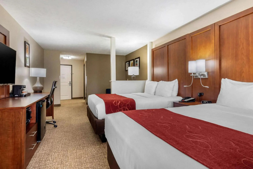 Comfort Suites Speedway - Kansas City