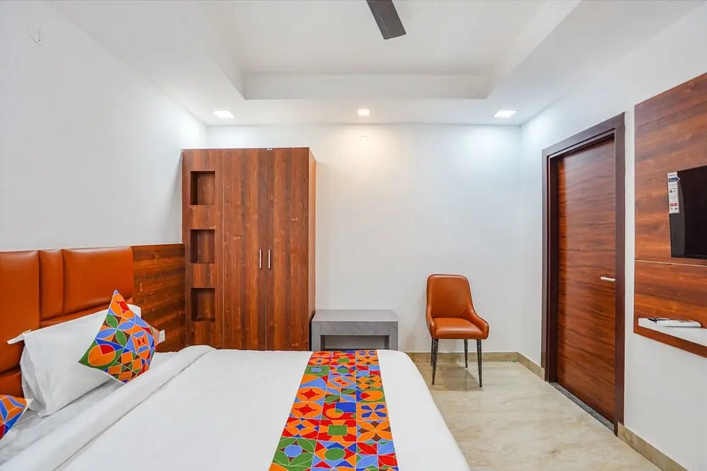 Fabhotel Amayra Inn