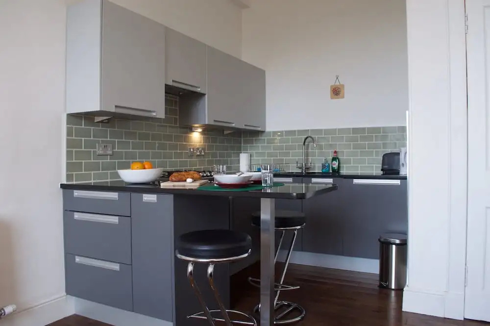 2 Bedroom Flat Near City Centre
