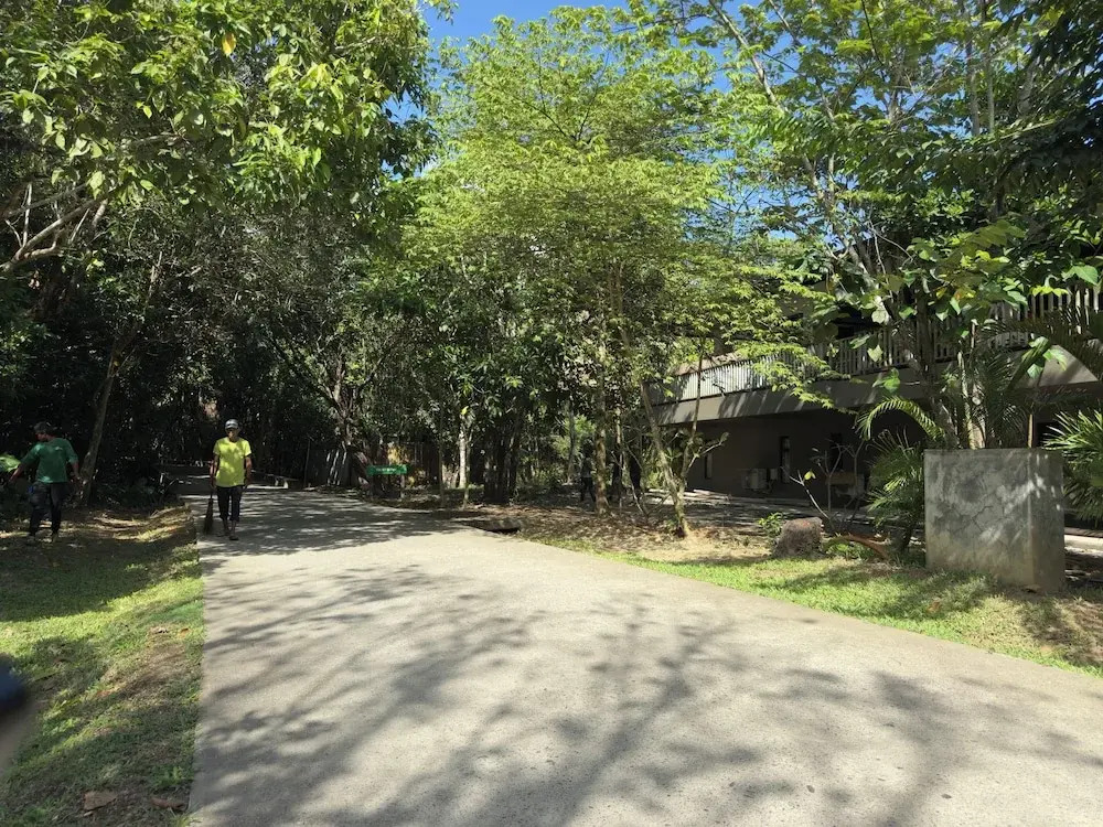 Lakwa Motel Lio Beach