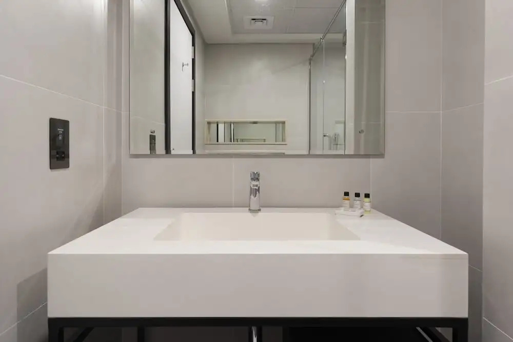 Guestready - City View Sleek Flat Pool & Gym 4926