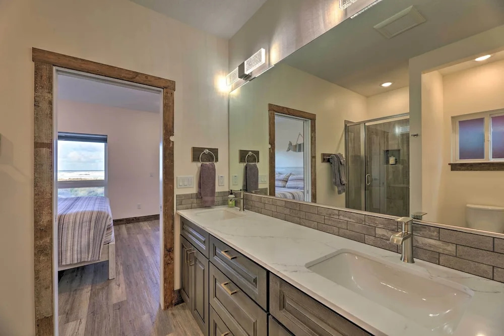 Sanderling Sea Cottages, Unit 6 w/ Beach Access!
