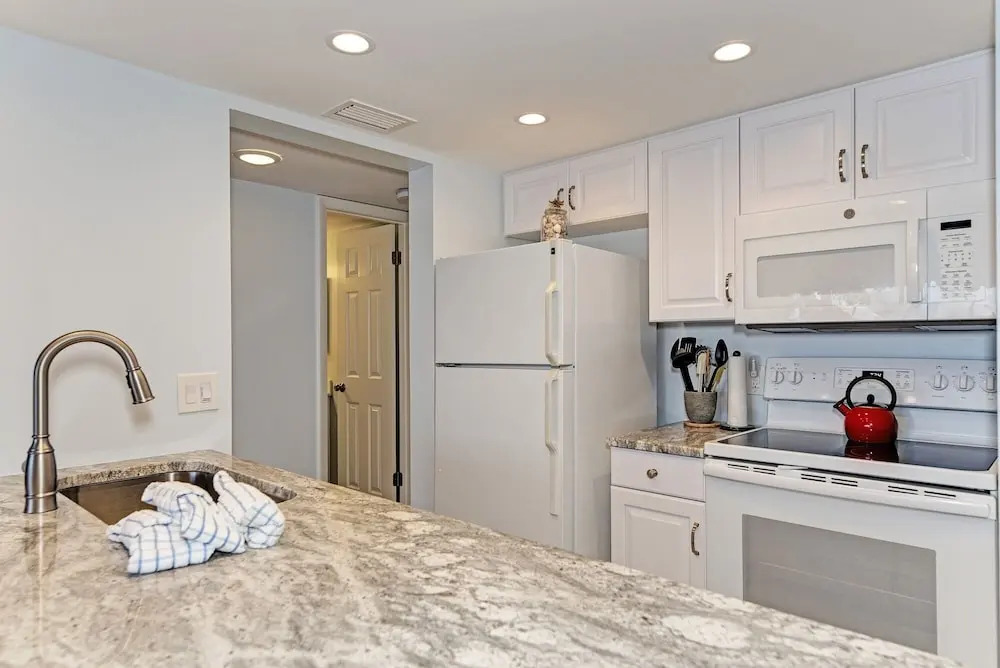 Midnight Cove Ii 127f - Updated Beach ! 2 Bedroom Condo