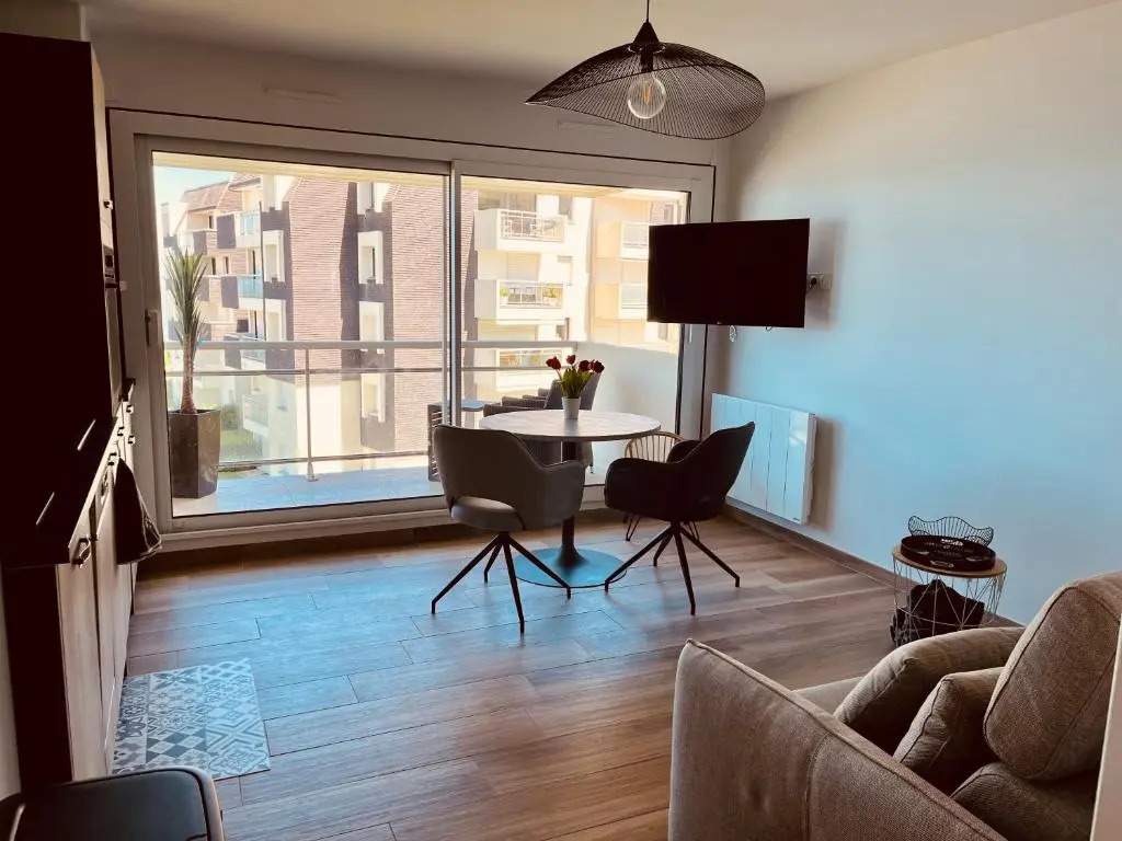 Studio, vue mer à 150m de la plage