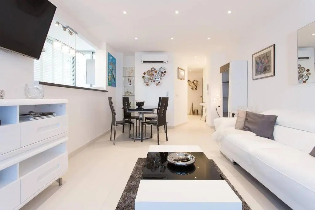 Grand Hotel: New 2 Beds/ 2 Baths