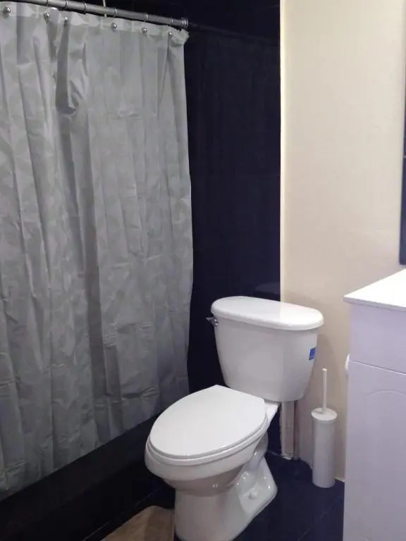 2bed apt with 24hr Security*