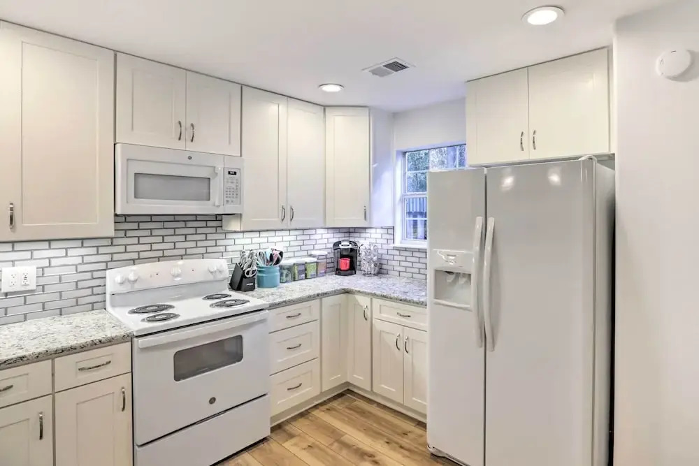 Sassy Tallahassee Home, 5 Mi to Downtown