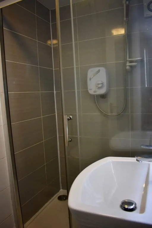 Modern 1 Bedroom Apartment Close to the Centre