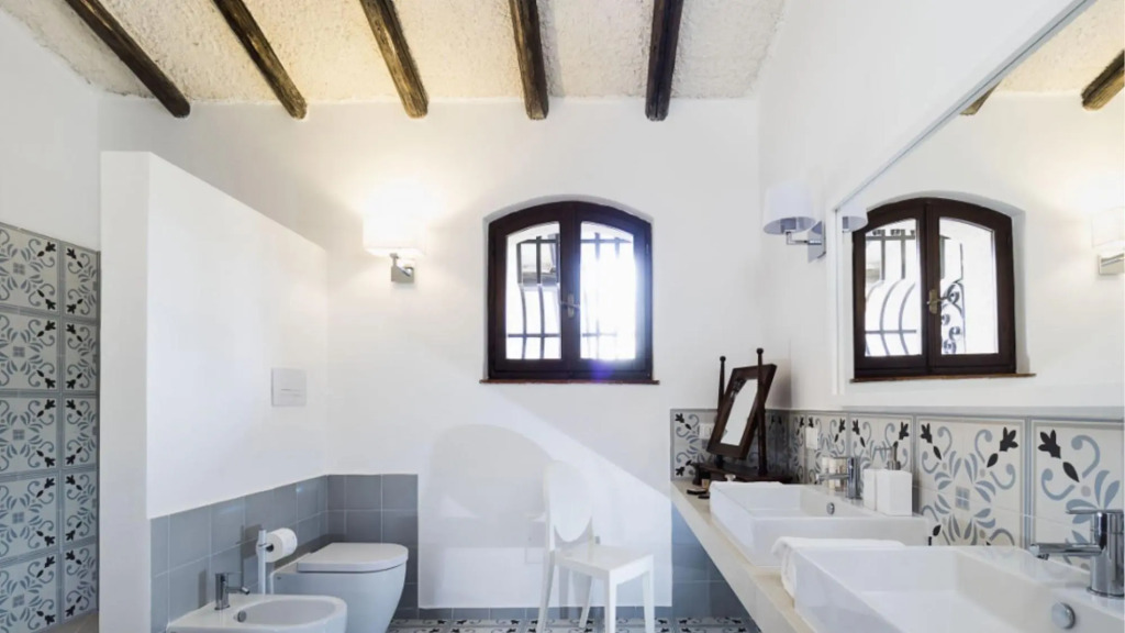 Exclusive seafront villa with private pool-VILLA LUNA BLU