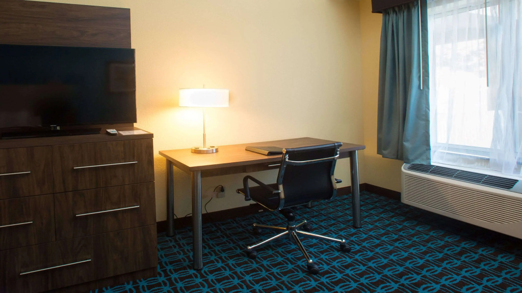 Best Western Plus North Shore Hotel