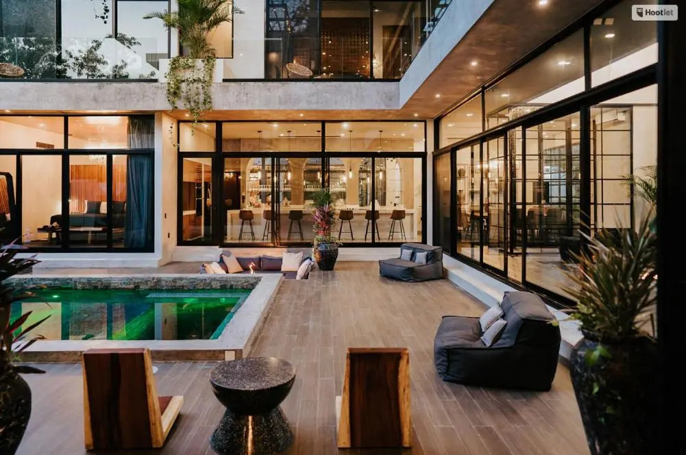 Kings Mansion for 26 guests