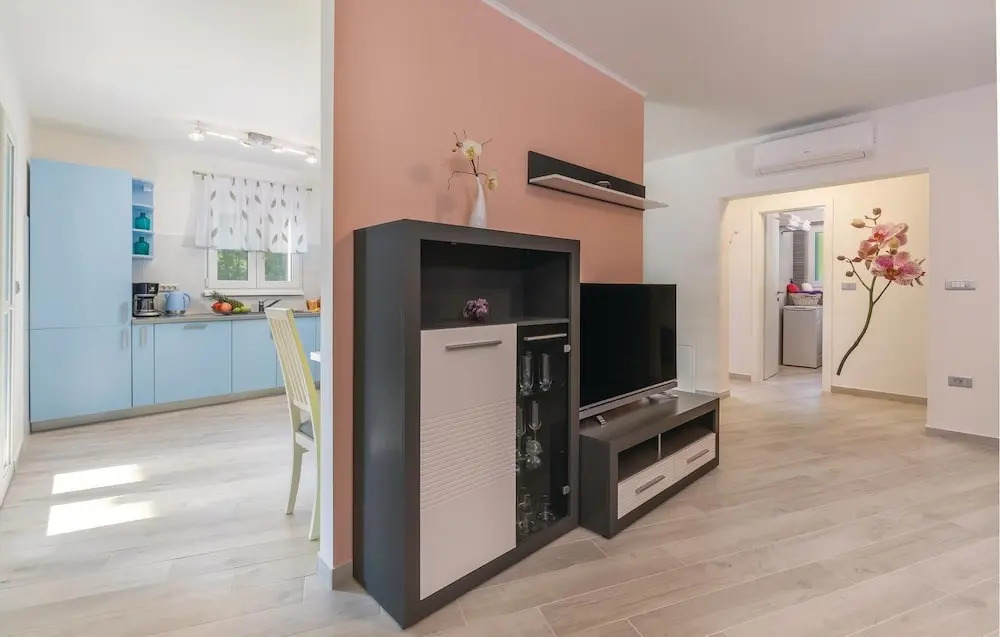 Stunning Home in Rovinj With Wifi and 2 Bedrooms