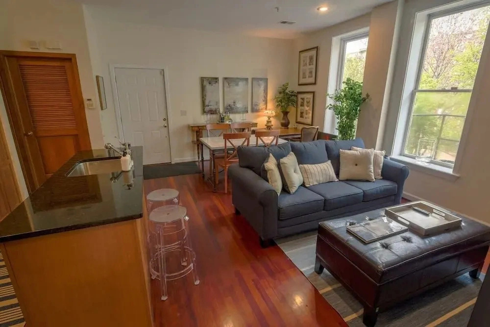 Above Maxwell Wine Bar - Super Central 2bed 2bath