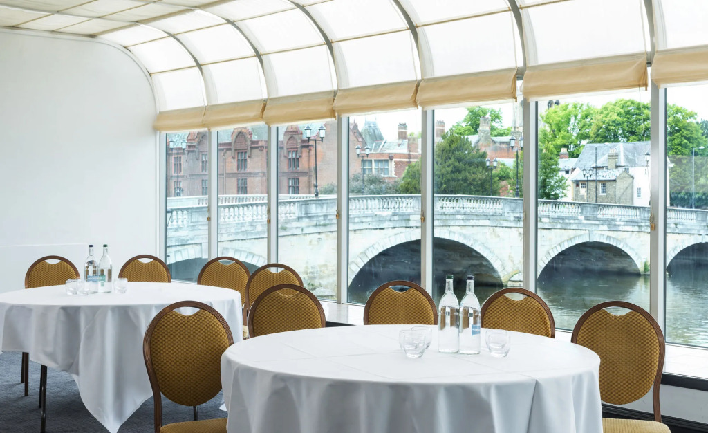 Отель Mercure Bedford Centre Hotel