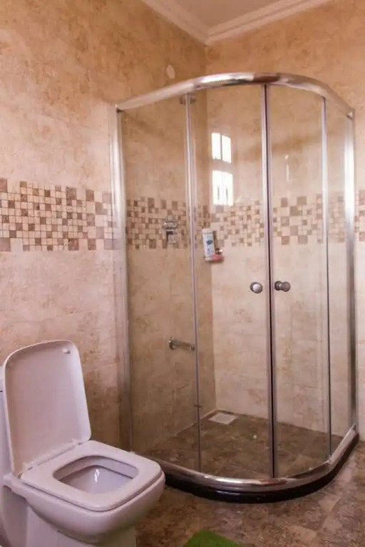 Huku Qwetu C5 City Breeze Apartment