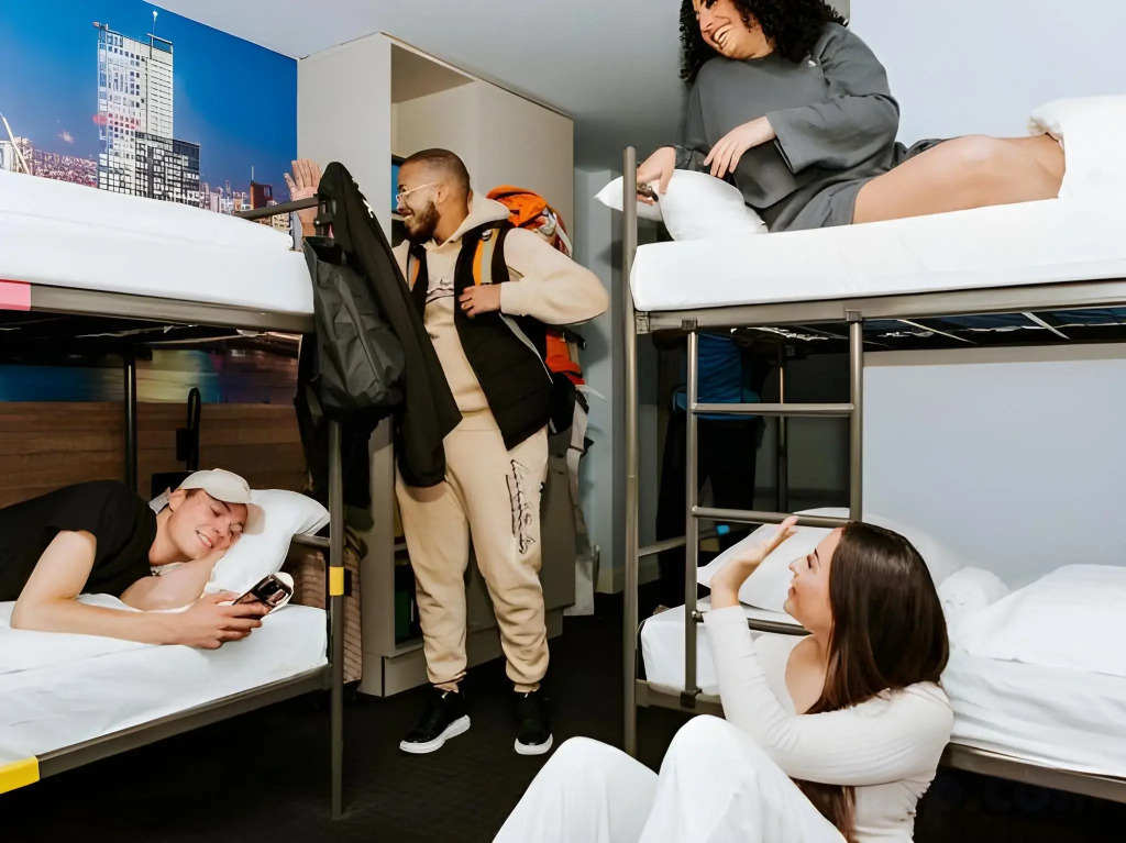 Rotterdam Teleport Hotel