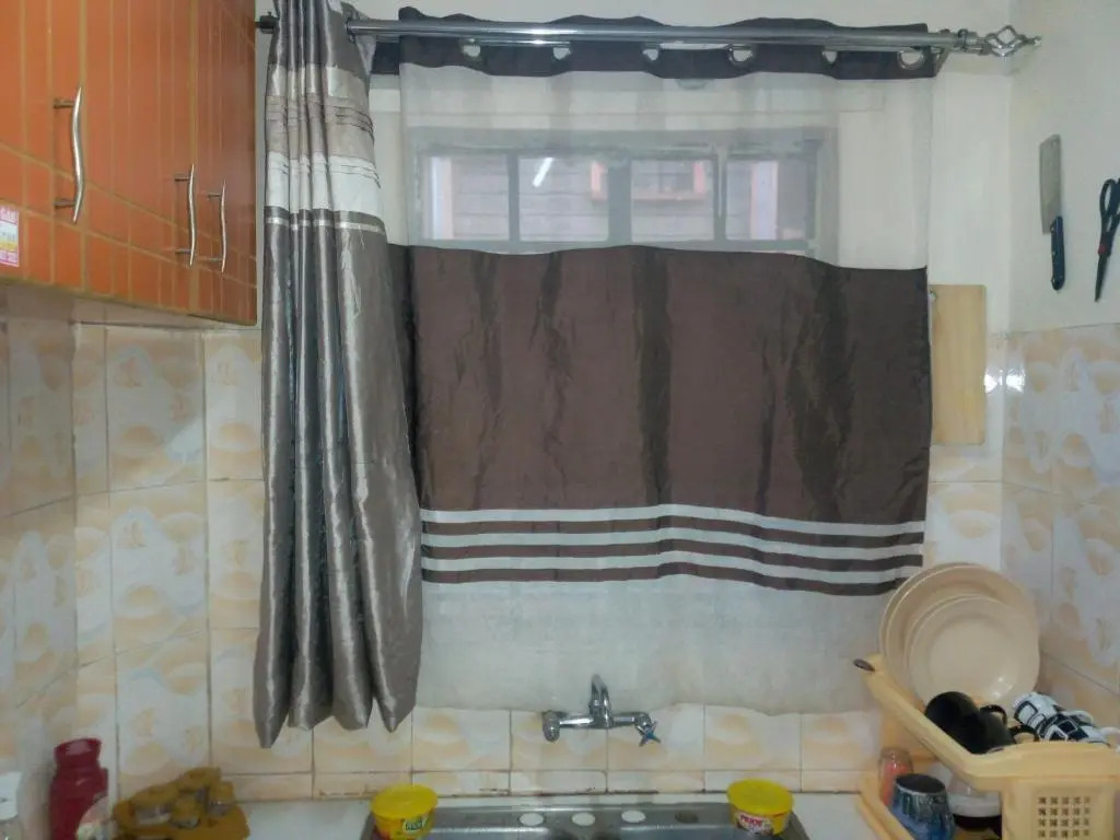 1 BD TRM Drive. WiFi & DSTV. Spacious & Quiet. Discrete location. Flowing Water & Reliable Power.