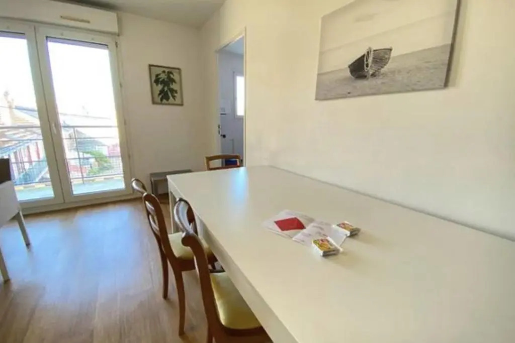 Beautiful Apartment For 4 With Balcony