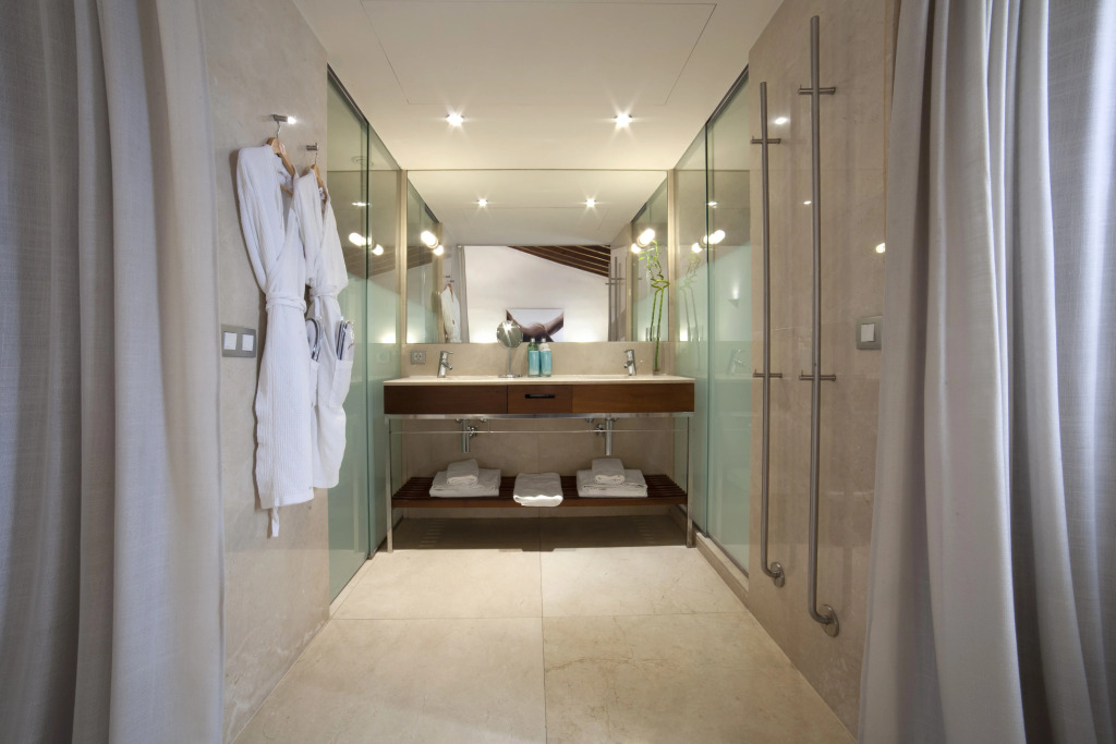 Petit Palace Hotel Tres
